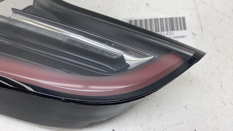 1077402 ⭕ 2017-2023 Model 3 Rear Right Inner Taillight LED Tail Lamp (3-Pin) RH 1077402
