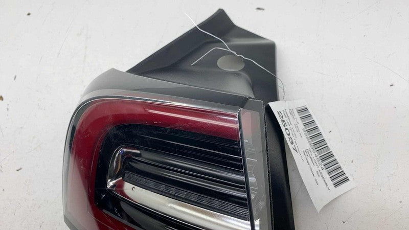 ⭕ 17-22 Model 3 Rear Left Outer Exterior Taillight Tail Lamp 3-Pin 107
