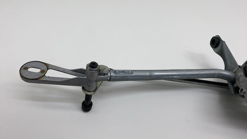 9851351 02 2017-2023 BMW 530e G30 Front Windshield Wiper Transmission Linkage & Motor OEM