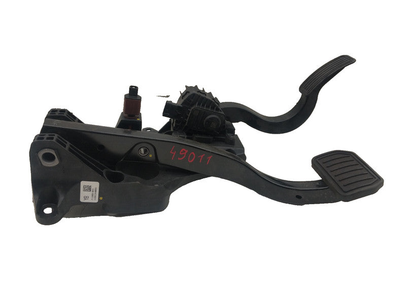 ⭕ 2020-2024 Tesla Model Y Accelerator and Brake Pedal Pad Assembly 1188691-00-B