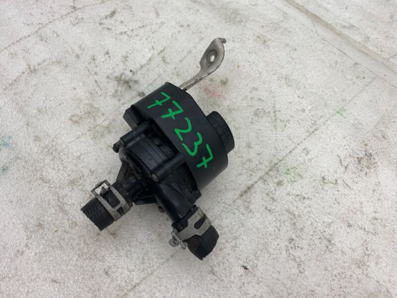 2016-2020 Tesla Model X MX Additional Coolant Auxiliary Water Pump 1037328-00-F