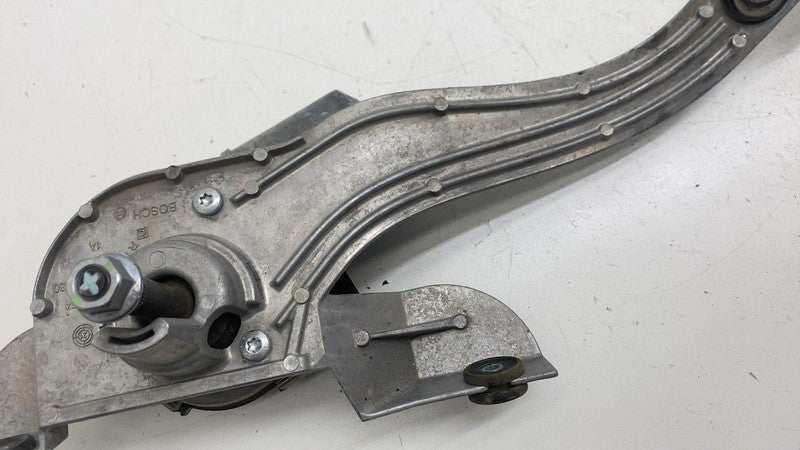 ⭕ 2022 Rivian EDV-700 Front Left Windsshield Wiper Motor Mechanism PT0