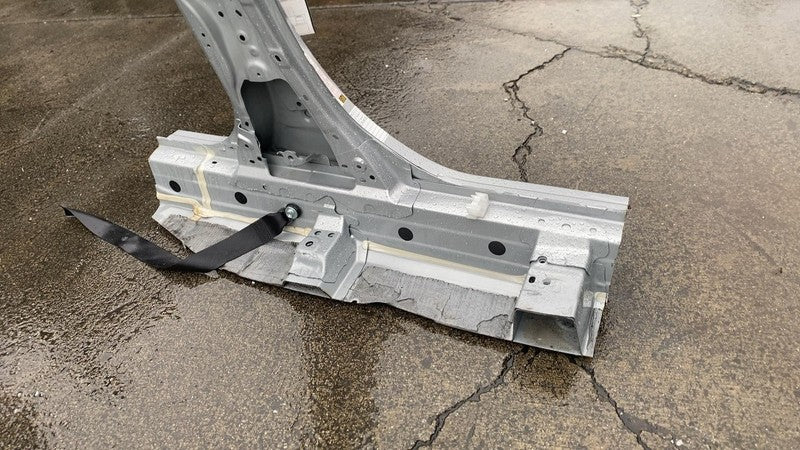 ⭕ 2023-2024 Toyota Prius Driver Side B-Pillar Structural Frame Cutout 