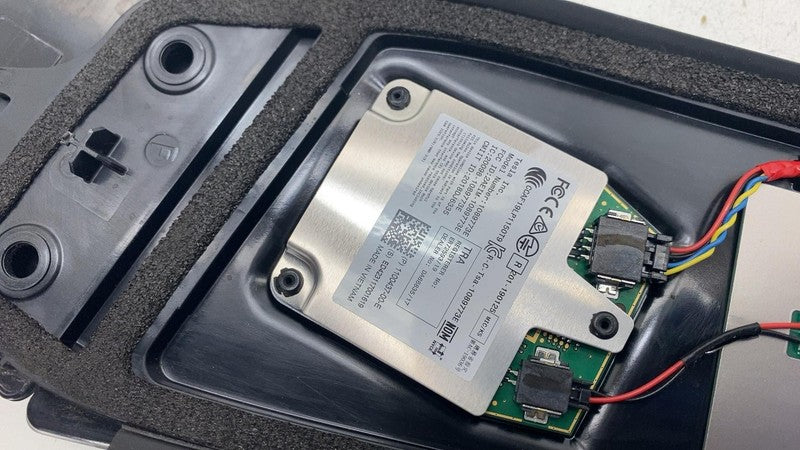 1100437-00-E ⭕ 2017-2023 Tesla Model 3 Left B-Pillar Applique Glass Trim Molding 1100437-00-E