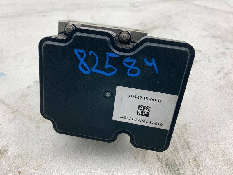 1044745 00 B ⭕ 17-23 Tesla Model 3 Anti-Lock Brake System ABS Pump Module Unit 1044745-00-B