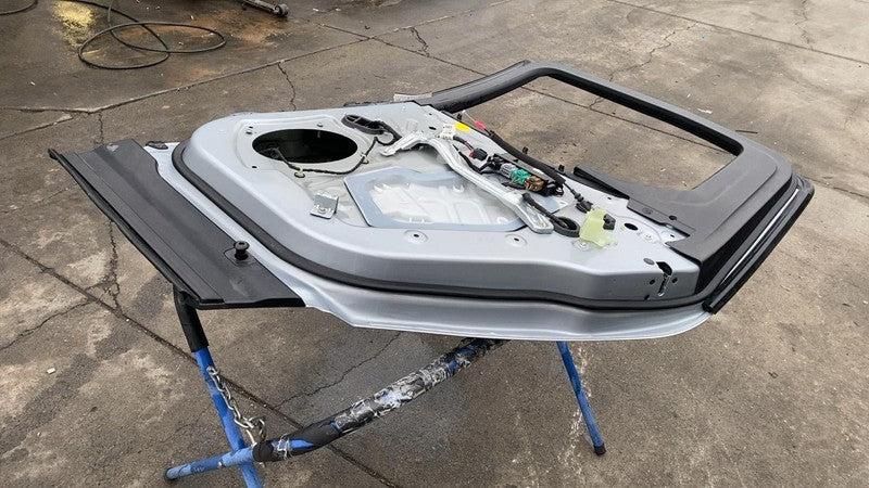 ⭕ 2022-2024 Rivian R1T Rear Passenger Side Door Shell Panel Right Silver EXP004