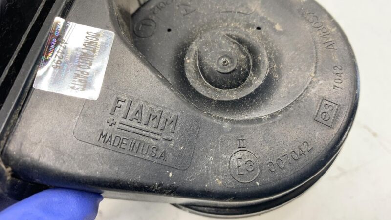 E3 007042 ⭕ 2022 Chrysler Pacific FIAMM Hight & Low Pitch Tone Horn Signal w/ Bracket Assy