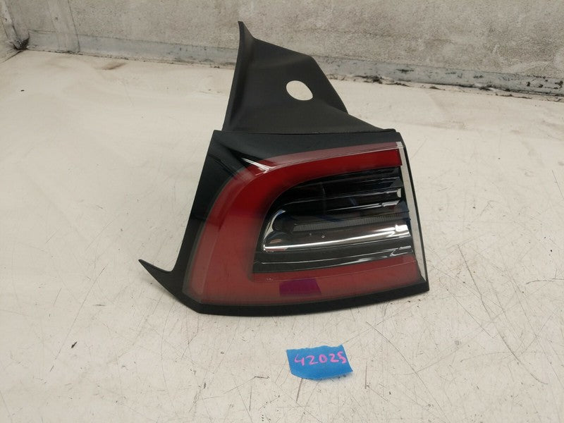 ⭕ 2017-2022 Tesla Model 3 Rear Driver Exterior Taillight Outer Tail Lamp Left LH