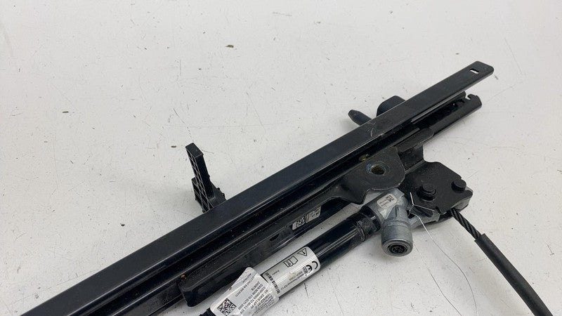 ⭕ 17-23 Model 3 Front Left Seat Rail w/ Seatbelt Lap Pretensioner 1090