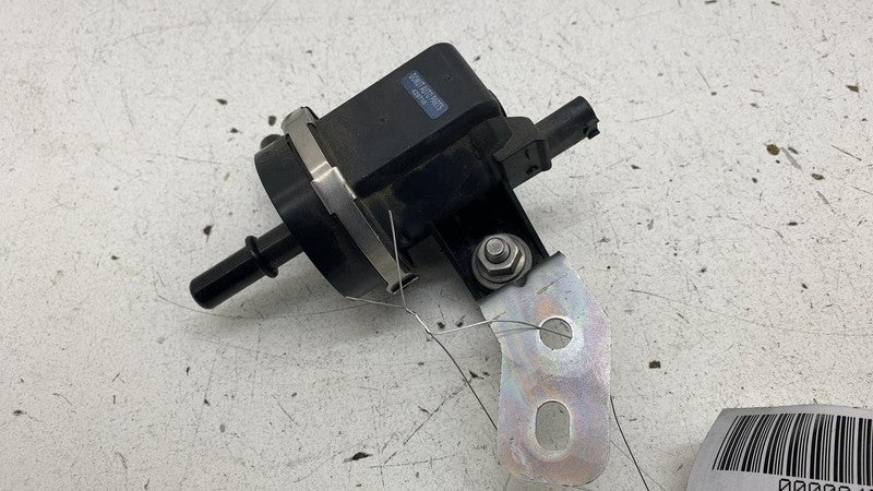 7424003 01 2018 2019 BMW 530e Emission Purge Solenoid Control Valve w/ Bracket 742400301