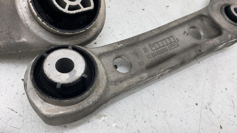 2018-2020 BMW 530e Front Right Spindle Knuckle w/ Upper & Lower Contro