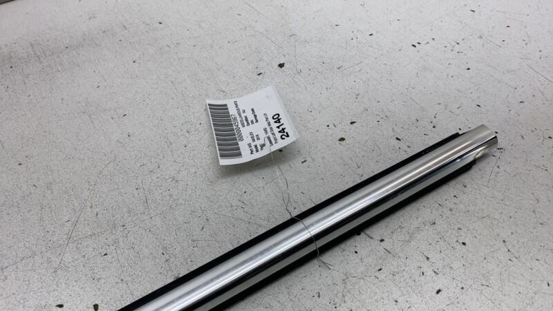 ⭕ 17-20 Maserati Levante Front Driver Side Door Window Outer Belt Molding Left