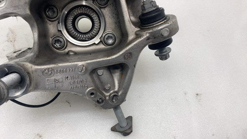 6866337 2017-2023 BMW 530e Rear Left Spindle Knuckle Hub w/ ABS & Connection Bracket RWD