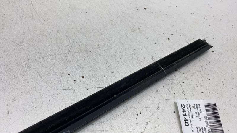 ⭕ 17-20 Maserati Levante Front Driver Side Door Window Outer Belt Molding Left