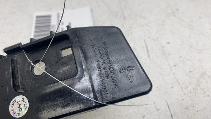 ⭕ 17-23 Model 3 Rear Right Bumper Taillamp Taillight Mount Bracket 108