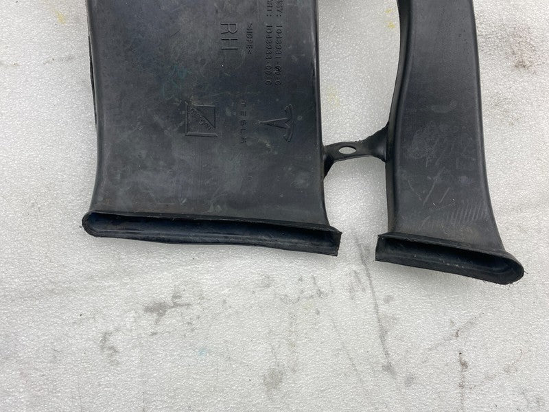 ⭕ 16-20 Model X Front Passenger Bumper Foglamp Air Duct Vent Right 104