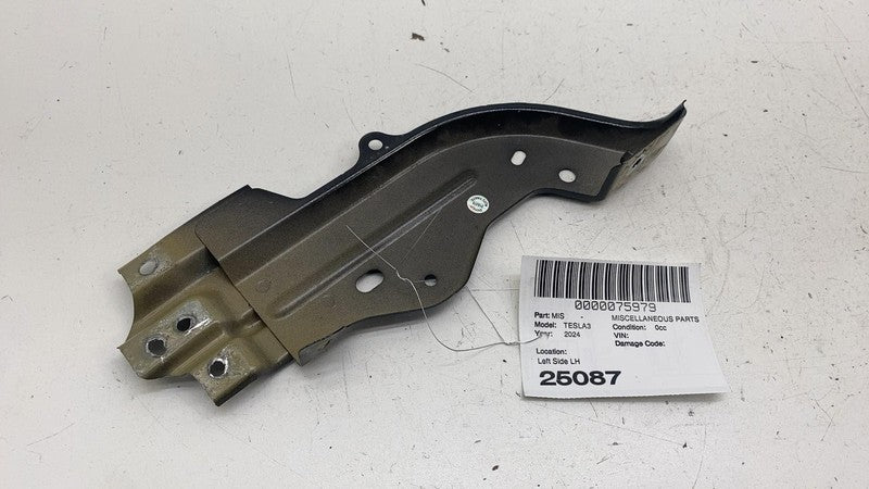 1092304-00-C ⭕ 17-24 Model 3 Front Driver Side Fender Mount Support Bracket Left 1092304-00-C