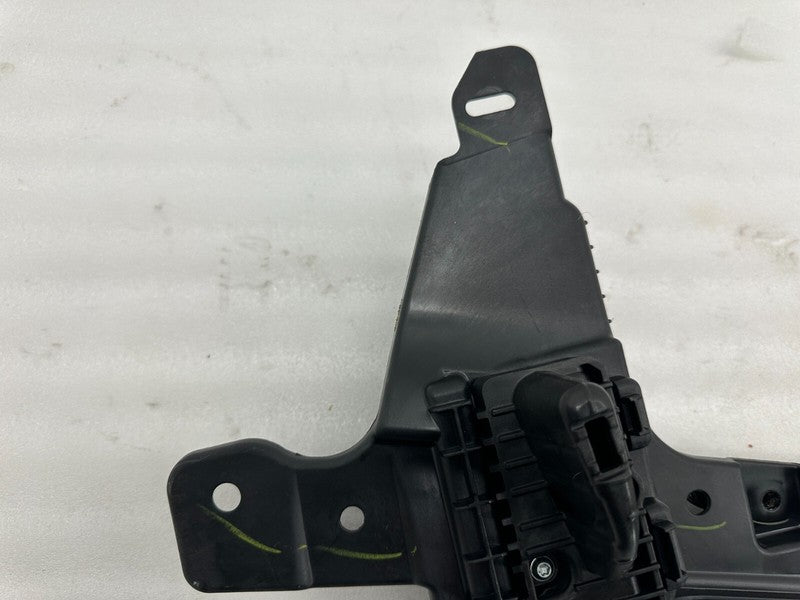 1080702 00 A 16-20 Tesla Model X Passenger Lower Tailgate C-Pillar Mount Bracket 1080702-00-A