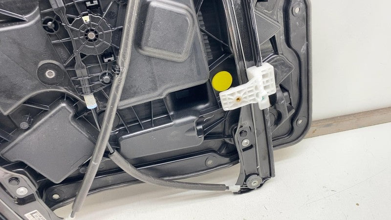 ⭕ 17-24 Chrysler Pacifica Front Passenger Door Window Regulator w/ Carrier Right