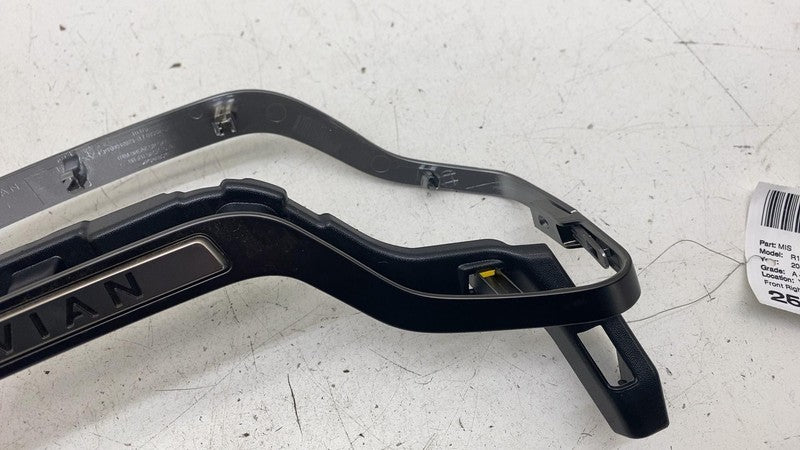 PT00042029B ⭕ 2022-2025 Rivian R1S Front Right Seat Upper Trim Bezel Cover OEM PT00042029-B