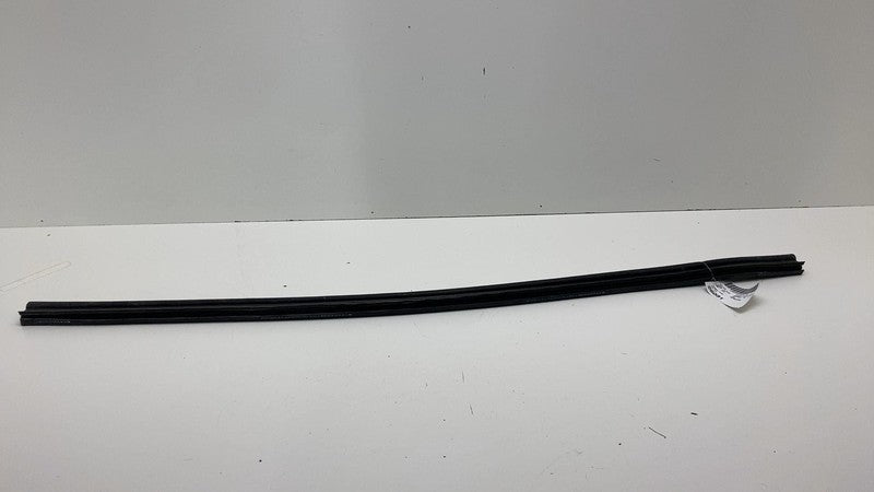4M0.823.723 ⭕ 2019-2024 Porsche Cayenne Front Hood Bonnet Weatherstrip Rubber Seal 4M0823723