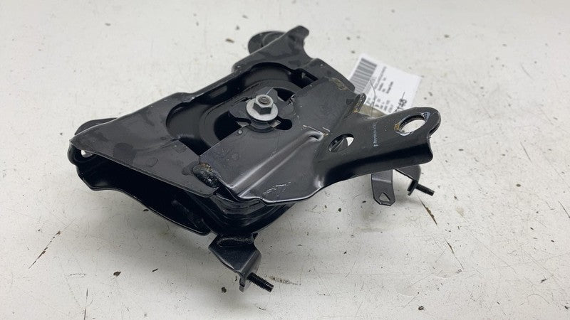 ⭕ 2023-2024 Toyota Prius Driver Side Engine Motor Mount Bracket Insula
