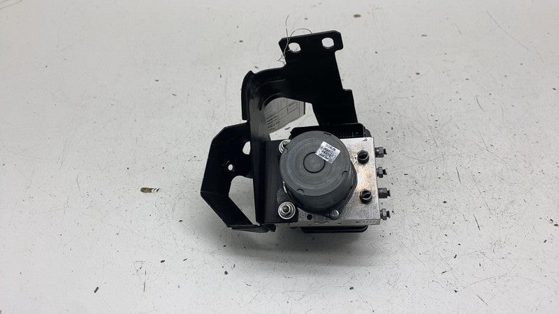 6701037380 ⭕ 14-20 Maserati Ghibli 3.0L ABS Anti Lock Brake Pump Module & Bracket 670103738