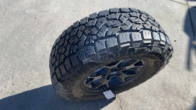 ⭕ 2019-2023 Jeep Wrangler 17x7.5 ET44.45 Wheel Rim w/ Toyo Tire 35x12.
