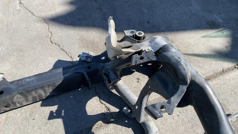 2016-2019 Mercedes-Benz GLE350 Subframe Crossmember Front Engine Cradle RWD OEM