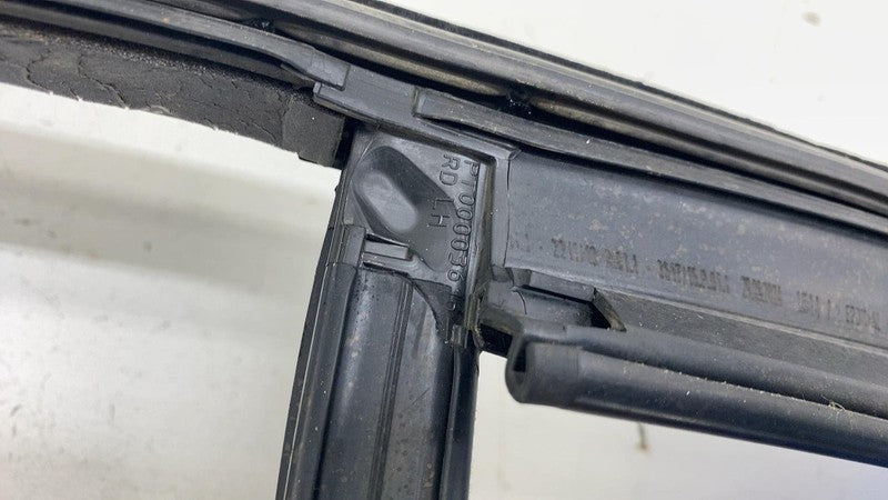 PT00002210 ⭕2022-2025 Rivian R1S Front Left Door Window Weatherstrip Run Channel PT00002210