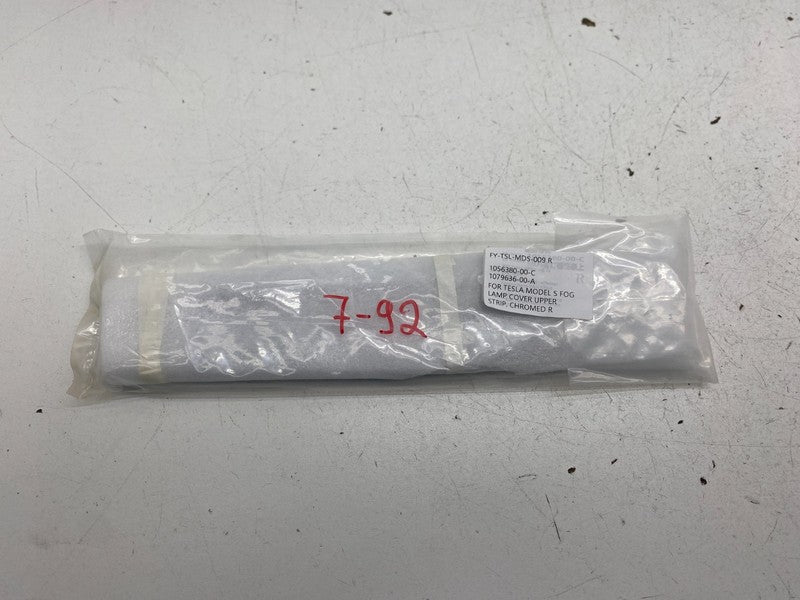1056380 00 C ⭕ 2016-2020 Model S Right Fog Lamp Spear Cover Upper Strip Chrome 1056380-00-C