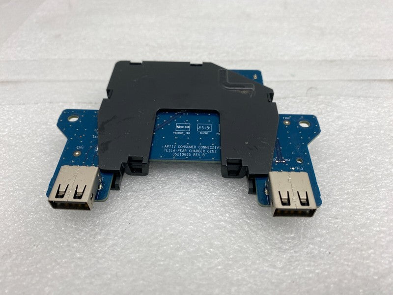 112170000C ⭕ 17-23 Tesla Model 3 Rear Generic USB/AUX Control Unit Hub Module 1121700-00-C