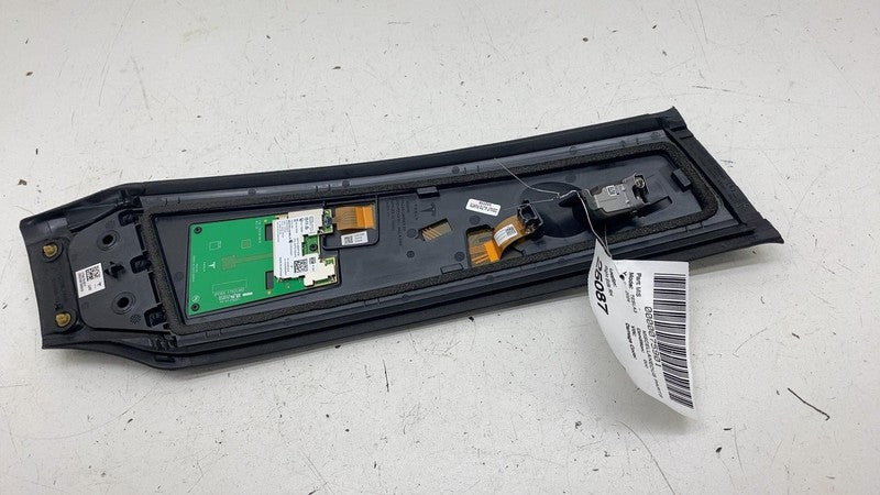 ⭕ 24-25 Tesla Model 3 Passenger Side B-Pillar Applique Glass Trim Mold