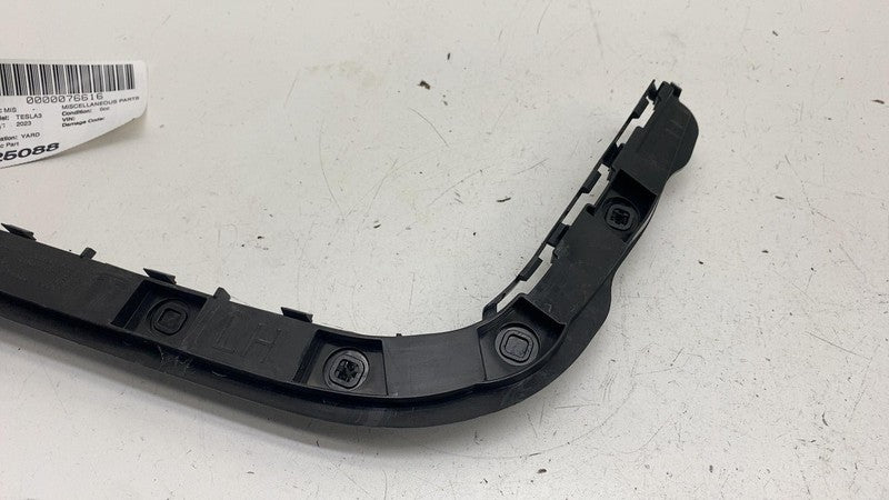 108399000K ⭕ 2017-2023 Model 3 Rear Left Retainer Wing & Tail Light Bracket LH 1083990-00-K