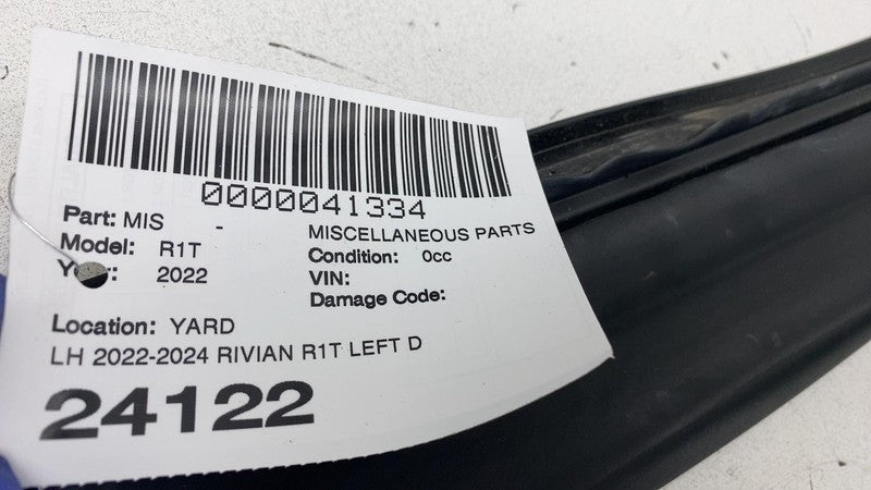 PT00002356 ⭕ 22-24 Rivian R1T Left Driver Side Skirt Rocker Panel Molding Seal PT00002356