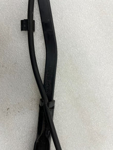 ⭕ 2017-2022 Tesla Model 3 Front Windshield Wiper Arm & Blade Right 1076729-00-B