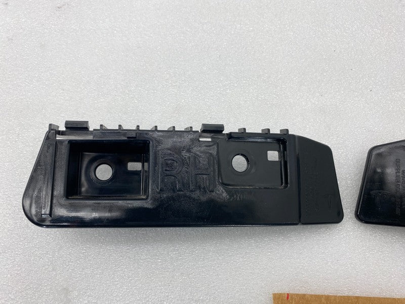 ⭕2017-2023 Model 3 Rear Left & Right Taillight Bracket 1083993-00-F/10