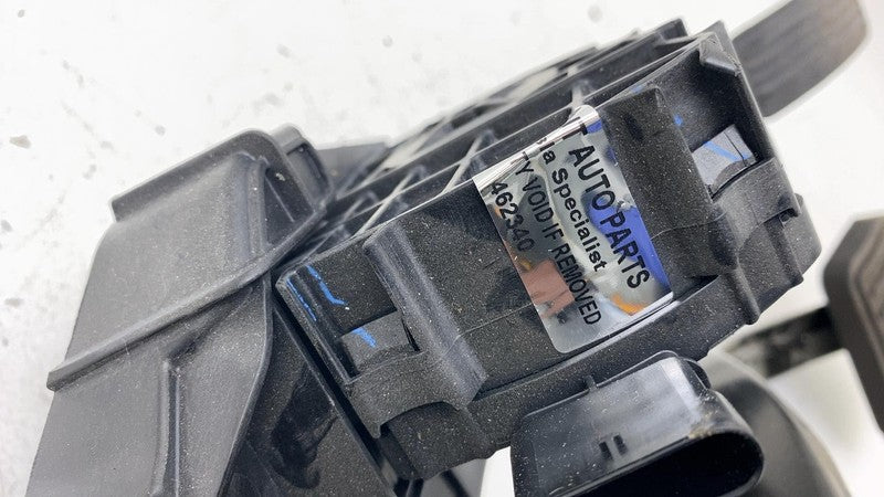 ⭕ 2020-2023 Tesla Model Y MY Accelerator & Brake Pedal Pad Assembly 11