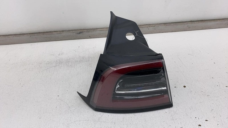 ⭕ 2017-2022 Tesla Model 3 Rear Driver Exterior Taillight Outer Tail Lamp Left LH