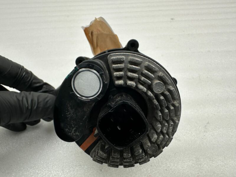 600736700C 2012-2015 Tesla Model S MS Motor Inverter Battery Coolant Auxiliary Water Pump