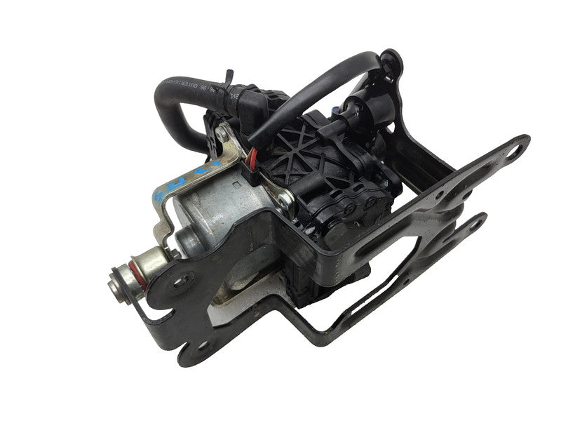 100343900A 12-15 Model S Brake Servo Booster Vacuum Pump & Isolator w/ Bracket 1003439-00-A