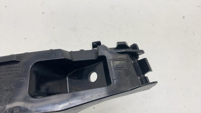 ⭕ 24-25 Model 3 Rear Passenger Taillight Tail Lamp Mount Bracket RH 17