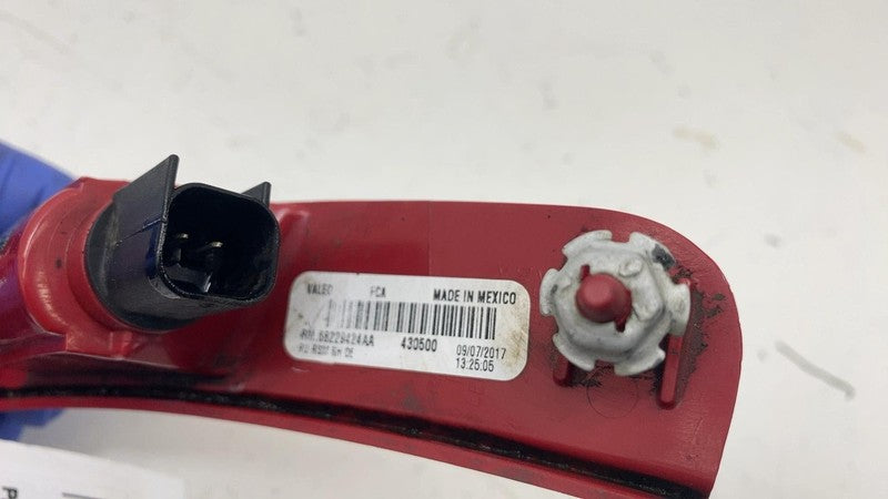 68229424AA ⭕ 2017-2025 Chrysler Pacifica Rear Right Reflector Marker Light Lamp 68229424AA