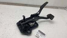17-24 Chrysler Pacifica Front Stop Brake Pedal & Accelerator Throttle 04581677AB