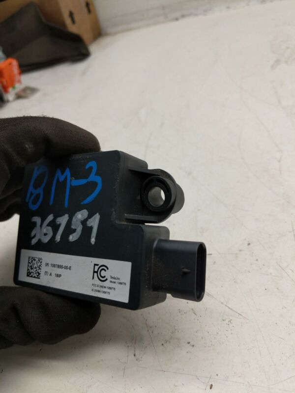 1097855-00-E ⭕ 2017-2023 Tesla Model 3 Rear Bumper Body Control Module Computer 1097855-00-E