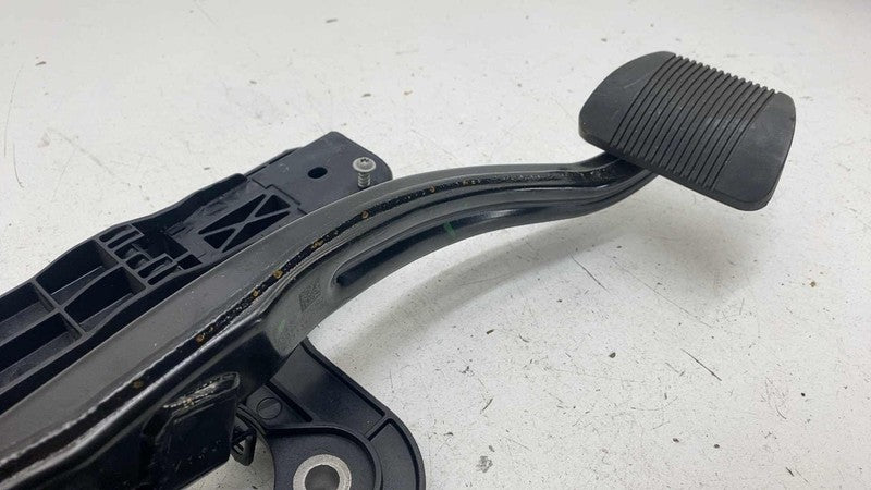 ⭕ 2017-2025 Chrysler Pacifica Foot Brake Stop Pedal w/ Mount Bracket Assembly