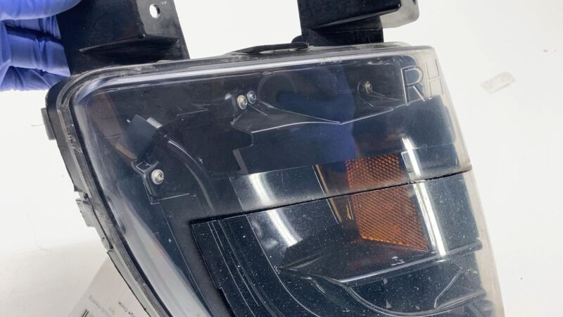 100599600E 12-20 Tesla Model S Front Passenger Fog Light Cornering Lamp Right 1005996-00-E