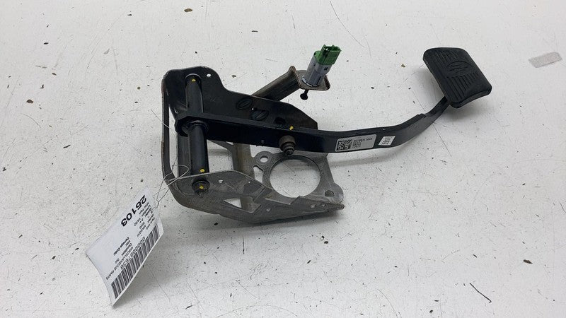 06700311040 ⭕ 2014-2021 Maserati Ghibli Front Driver Brake Stop Pedal w/ Bracket 06700311040