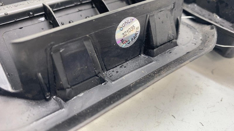 18106265 ⭕ 19-25 Chevrolet Silverado 1500 Rear Left & Right Quarter Vent Grille 18106265