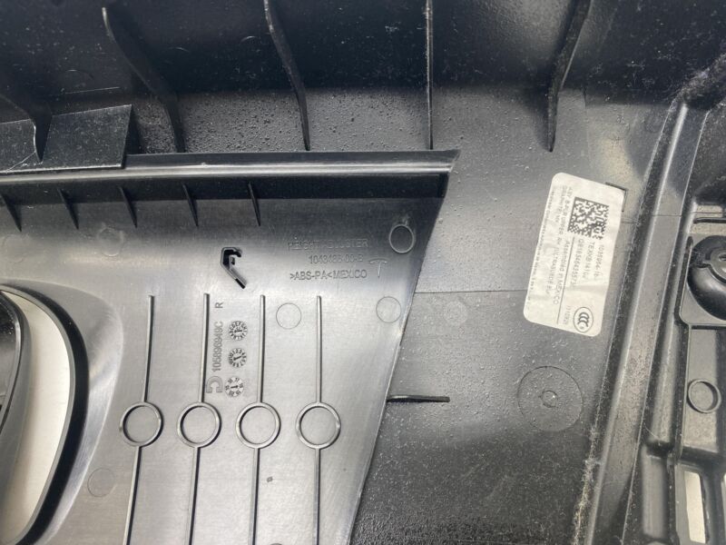 1035954 16 I 16-20 Tesla Model X Passenger B-Pillar Upper Trim Cover Panel Right 1035954-16-I